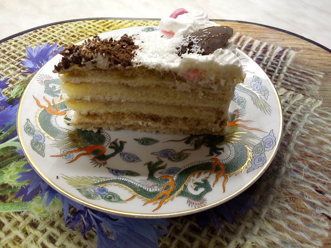 Mokka dort plněný šlehačkou