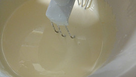 Mokka dort plněný šlehačkou