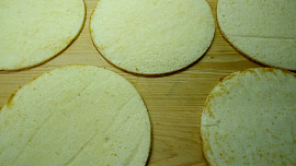 Mokka dort plněný šlehačkou