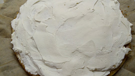 Mokka dort plněný šlehačkou