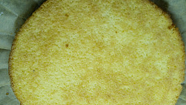 Mokka dort plněný šlehačkou