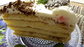 Mokka dort plněný šlehačkou