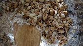 Ovesné placičky s ořechy a sušenými švestkami