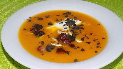 Sváteční polévka z dýně hokkaido