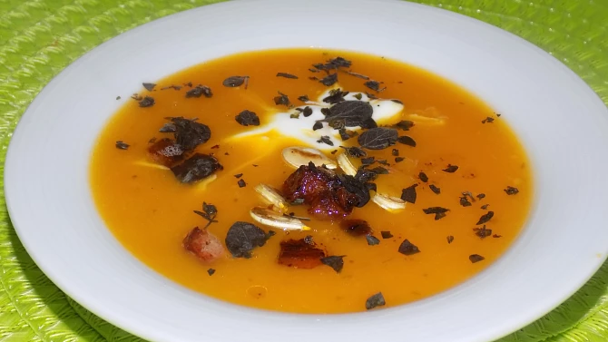 Sváteční polévka z dýně hokkaido