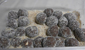 Vosí hnízda - poctivý recept, vyválené v ořechách s cukrem