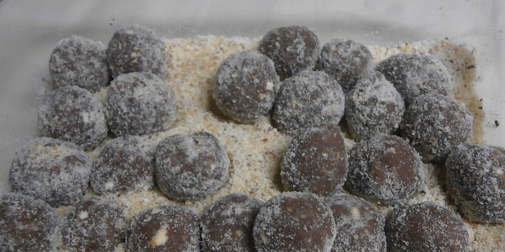 Vosí hnízda - poctivý recept (vyválené v ořechách s cukrem)