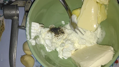 Brambory na loupačku s pomazánkou - dipem