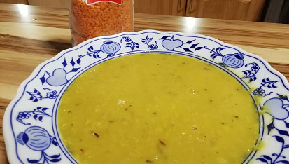 Exotická polévka z červené čočky se zázvorem