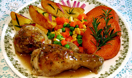 Kuřecí paličky se zeleninou, opečenými brambory a batáty