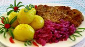 Kuřecí řízek s červeným zelím a vařenými brambory, Kureci rizek s cervenym zelim a varenymi brambory
