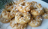 Mandlové nebo arašídové věnečky (S arašídy a granulovaným cukrem)