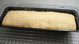 Piškotové chlebíčky se šlehačkou a ovocem Piškotové chlebíčky se šlehačkou a ovocem