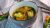 Polévka kedlubnovo-květáková s houbami