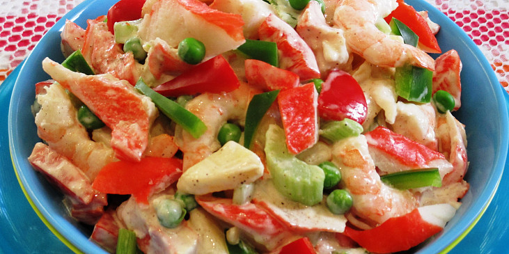Salát z krabích tyčinek a krevet (Krevetovy Salat)