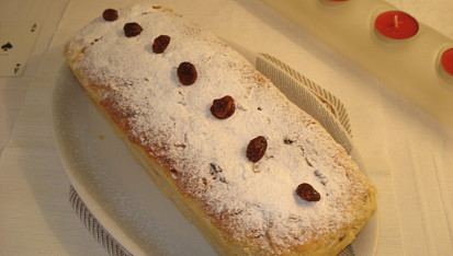 Vánoční kynutá tvarohová štola