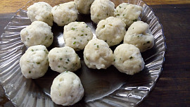 Vánoční polévka s rybími knedlíčky