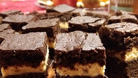 Kakaové brownies s arašídovým krémem