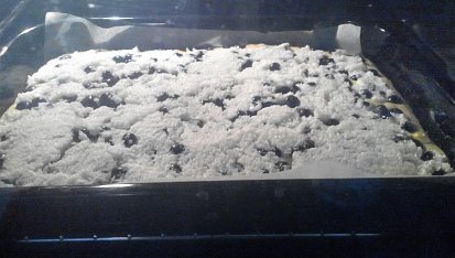 Koláč s kokosovým sněhem, Po sundání alobalu jsem zvýšila teplotu na 180 st. a dopekla.