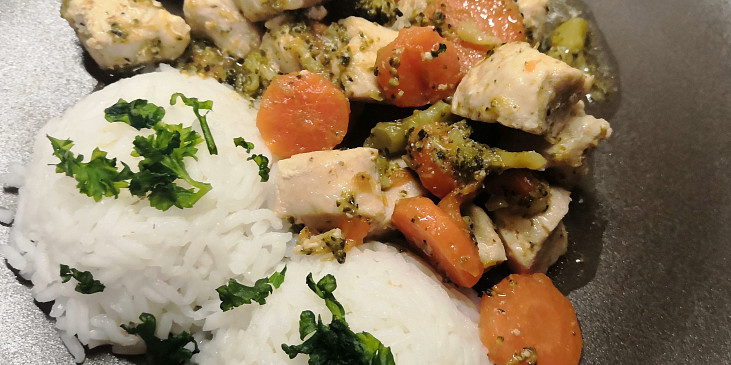 Kuřecí prsíčka s mrkví a brokolicí