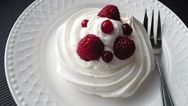 Mini Pavlova se šlehačkou