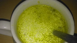 Pórková polévka s quinoou a dvěma sýry
