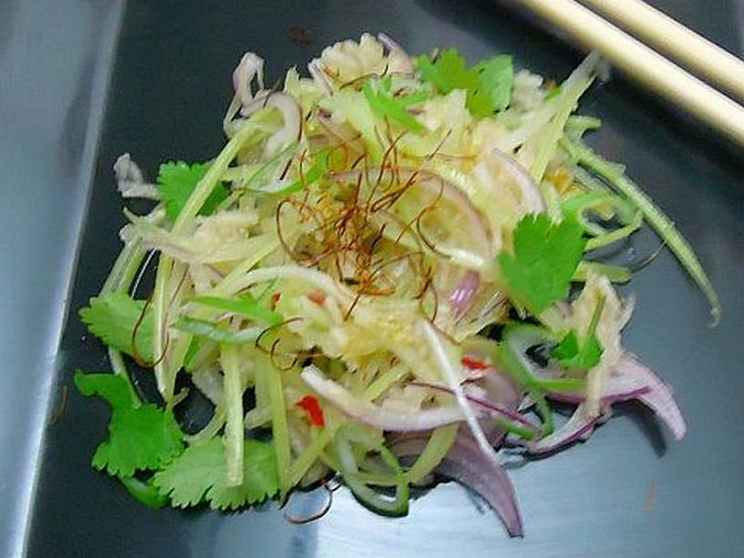 Thajský salát s hruškou
