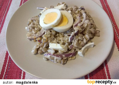Čočkový salát s vejci a cibulí