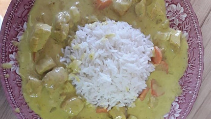 Curry kuřecí kostky s mrkví na smetaně