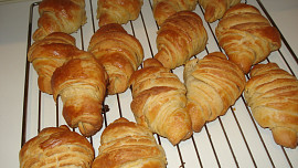 Jednoduché máslové croissanty