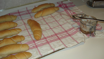Lázeňské rohlíky, Zátiší s rohlíčky, stvořil manžel. 