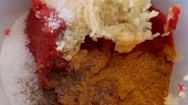 Masové kuličky s mozzarellou v pikantní omáčce