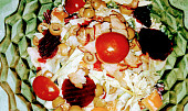 Míchaný zeleninový salát s růžovou majonézou