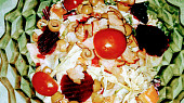 Míchaný zeleninový salát s růžovou majonézou