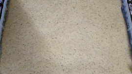 Ořechová roládka plněná ořechovým krémem