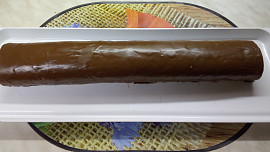 Ořechová roládka plněná ořechovým krémem