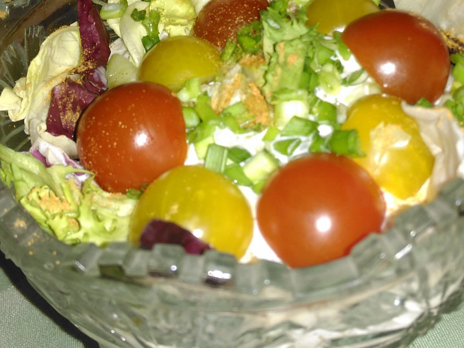 Pikantní okurkový salát s olomouckými tvarůžky