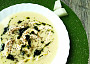 Polévka z bílé ředkve s trhaným kuřecím masem a libečkovým pestem