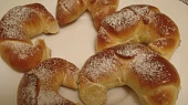 Rohlíčky  se sušenými meruňkami, Jemné nadýchané rohlíčky