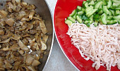 Salát s hlívou ústřičnou a kuřecím masem