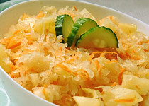 Salát z kysaného zelí a ananasu