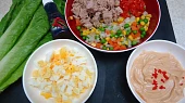 Tuňákový salát se salsa rosada