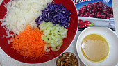 Zelný salát s mrkví a semínky