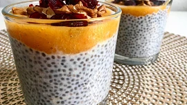 Chia puding s kaki pyré