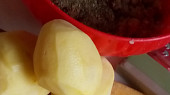 Chlebové bramboráčky s uzeninou