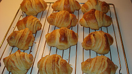 Jednoduché máslové croissanty