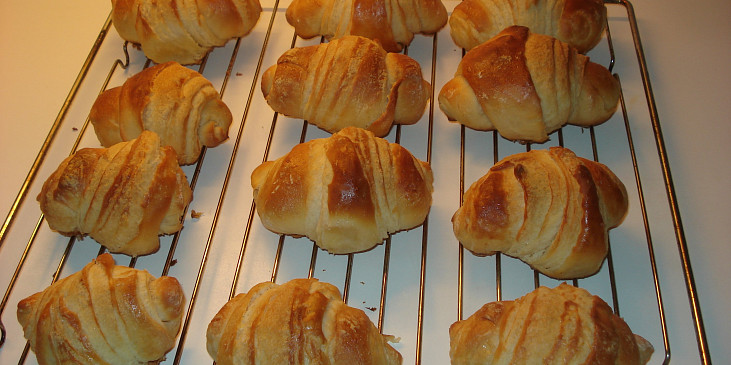Jednoduché máslové croissanty