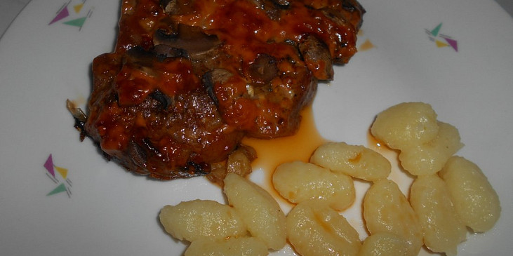 Krkovičkové plátky s majonézovo-kečupovou směsí (výborné)
