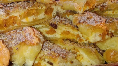 Listový závin s tvarohem a ořechovou posypkou