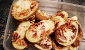 Pečené brambory plněné sýrem